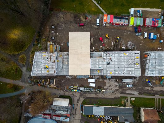 Roof construction of swimming pool